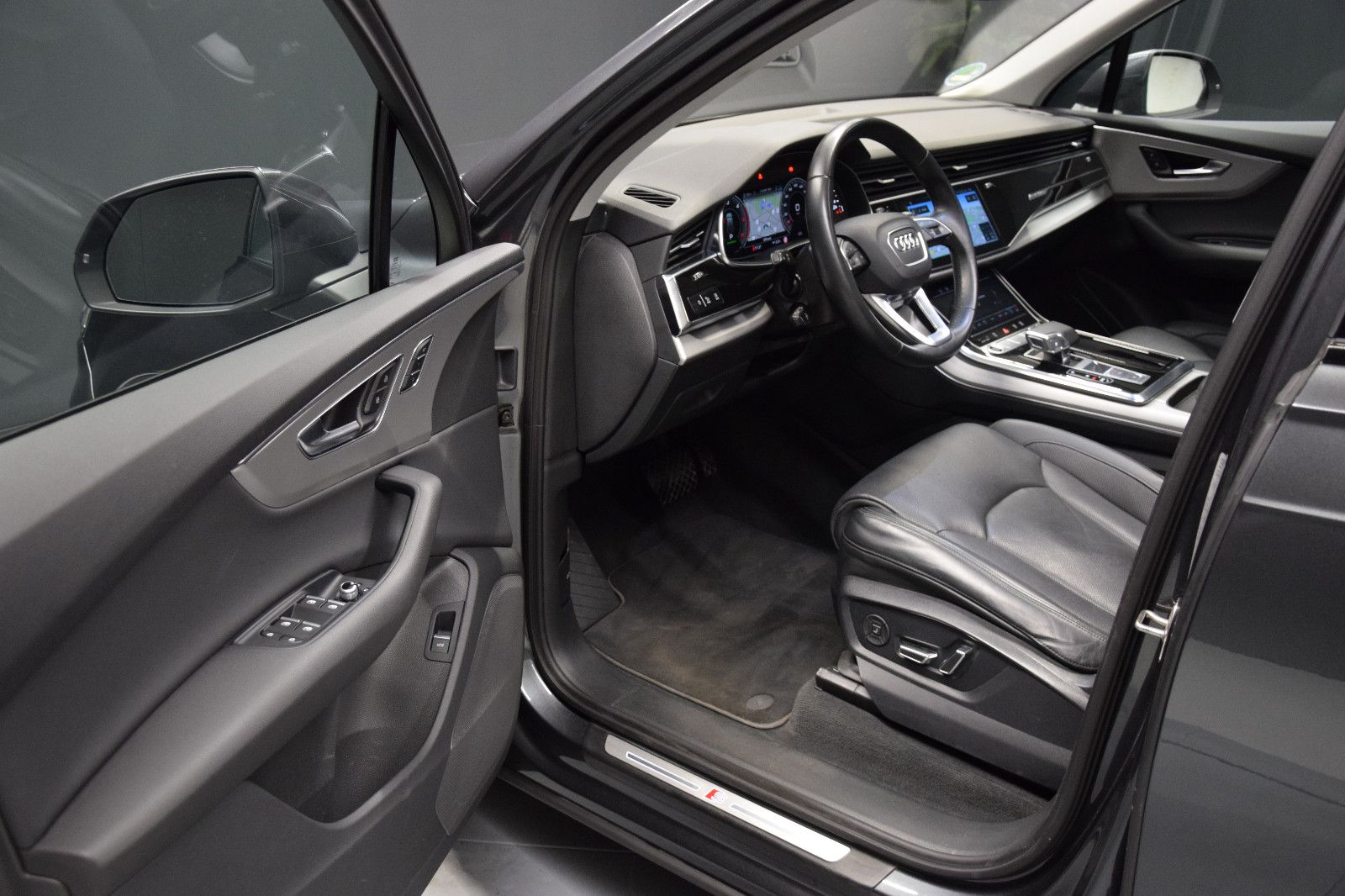 Fahrzeugabbildung Audi Q7 50 TDI quattro S line Pano Luft Massage 22"