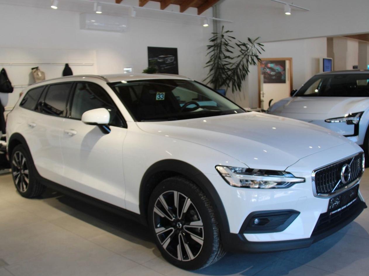 Volvo V60 Cross Country Pro AWD