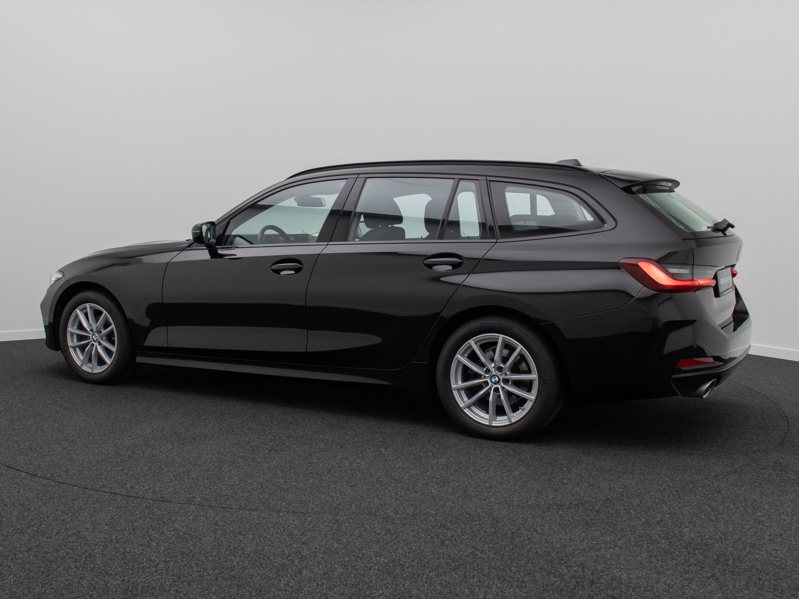 Fahrzeugabbildung BMW 320d GeschwindigReg AHK Widscreen Sport DAB