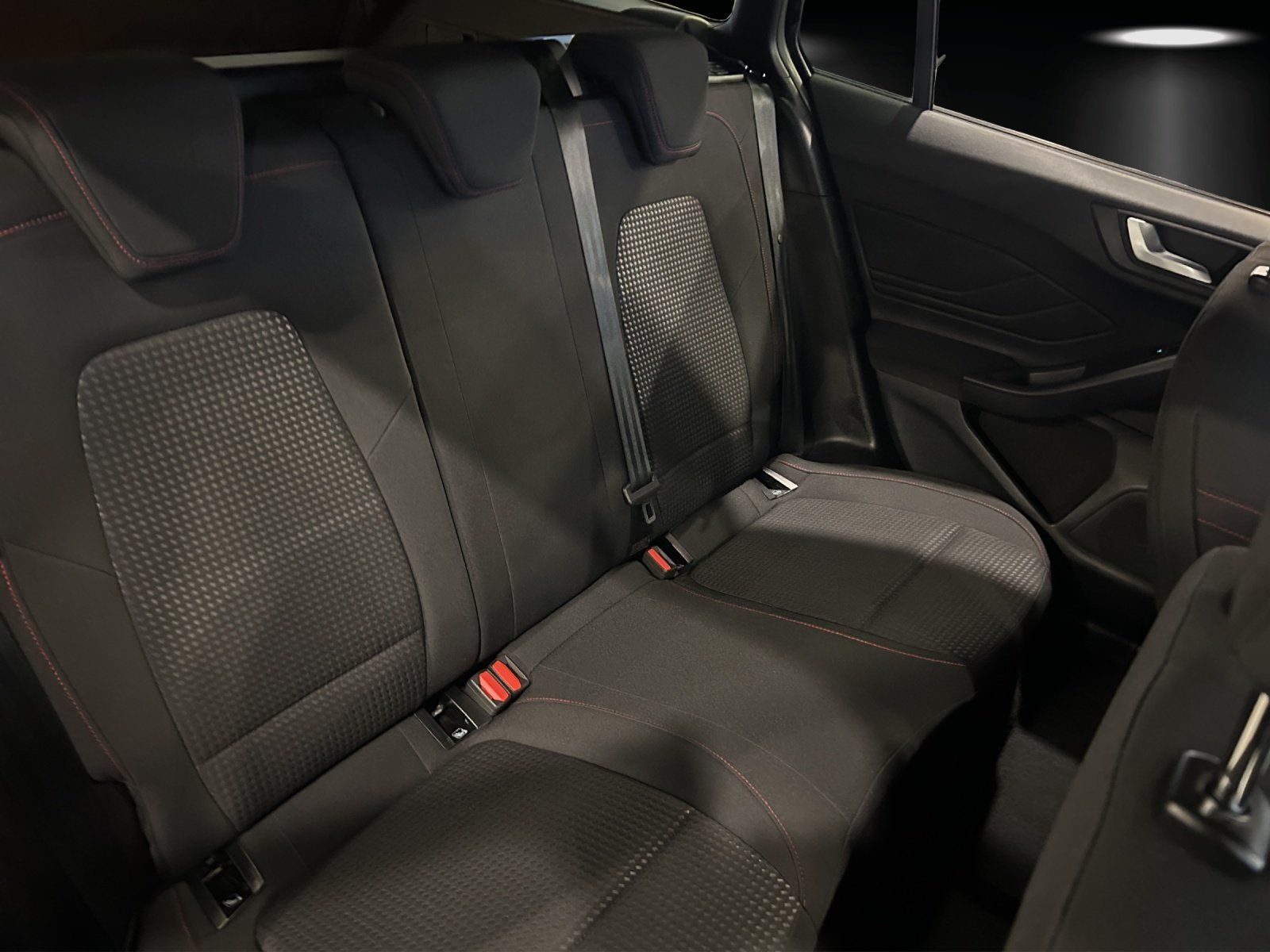 Fahrzeugabbildung Ford Focus Turnier ST-Line