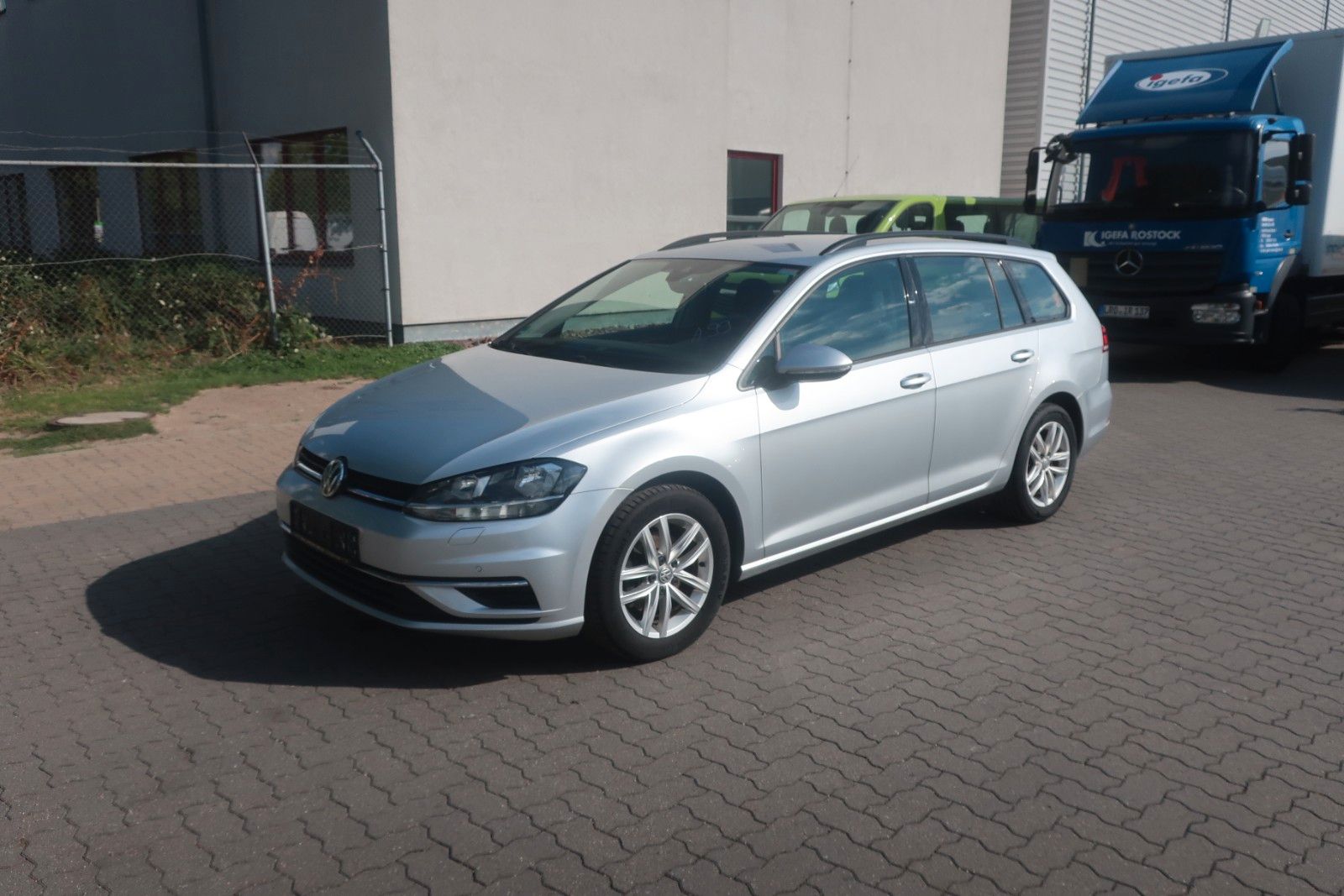 Volkswagen Golf - 1