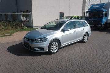 Volkswagen Golf - 1