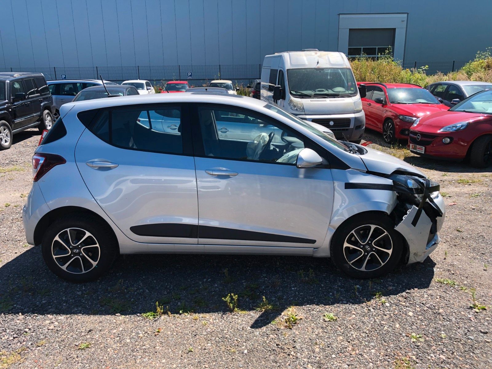 Fahrzeugabbildung Hyundai i10 Style Frontschaden