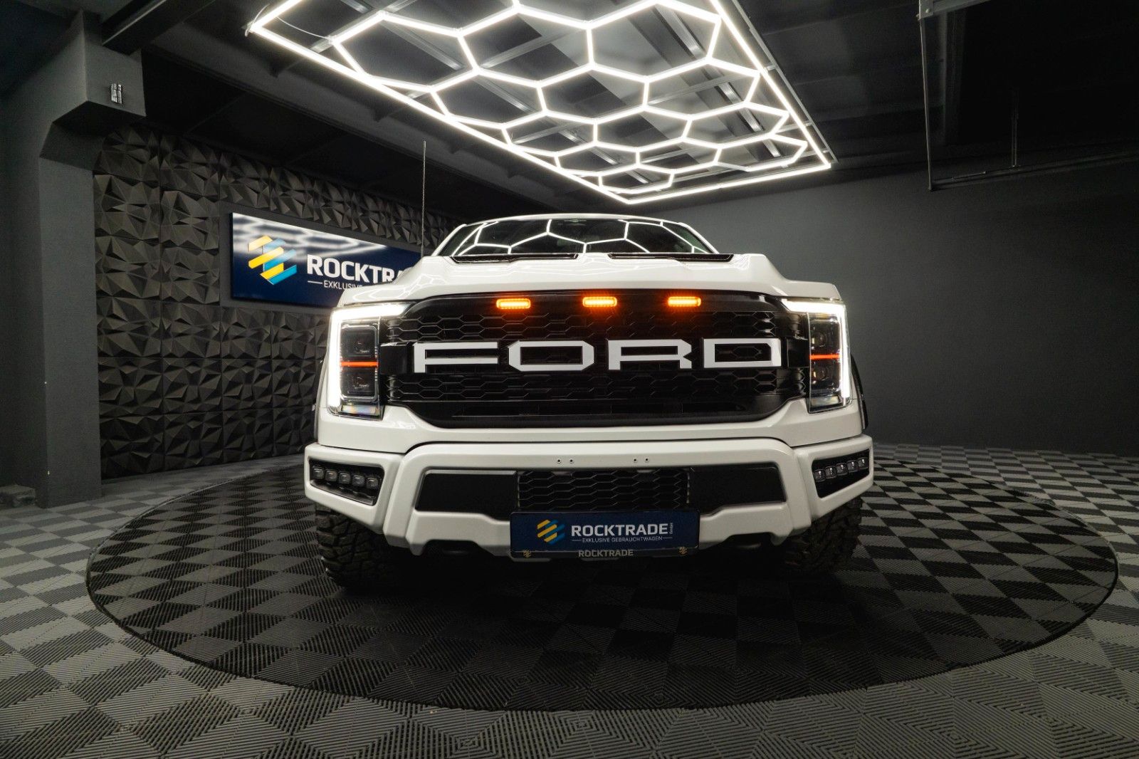 Fahrzeugabbildung Ford F150 5.0L V8 4x4 Offroad SuperCrew RAPTOR 19%