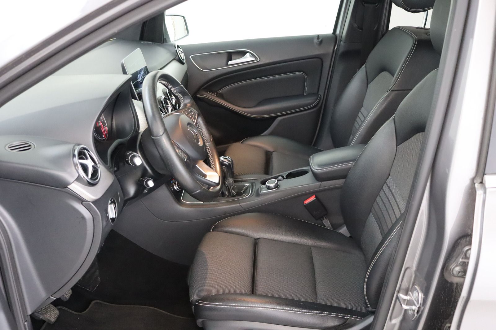 Fahrzeugabbildung Mercedes-Benz B 180 d * LED * Navigation