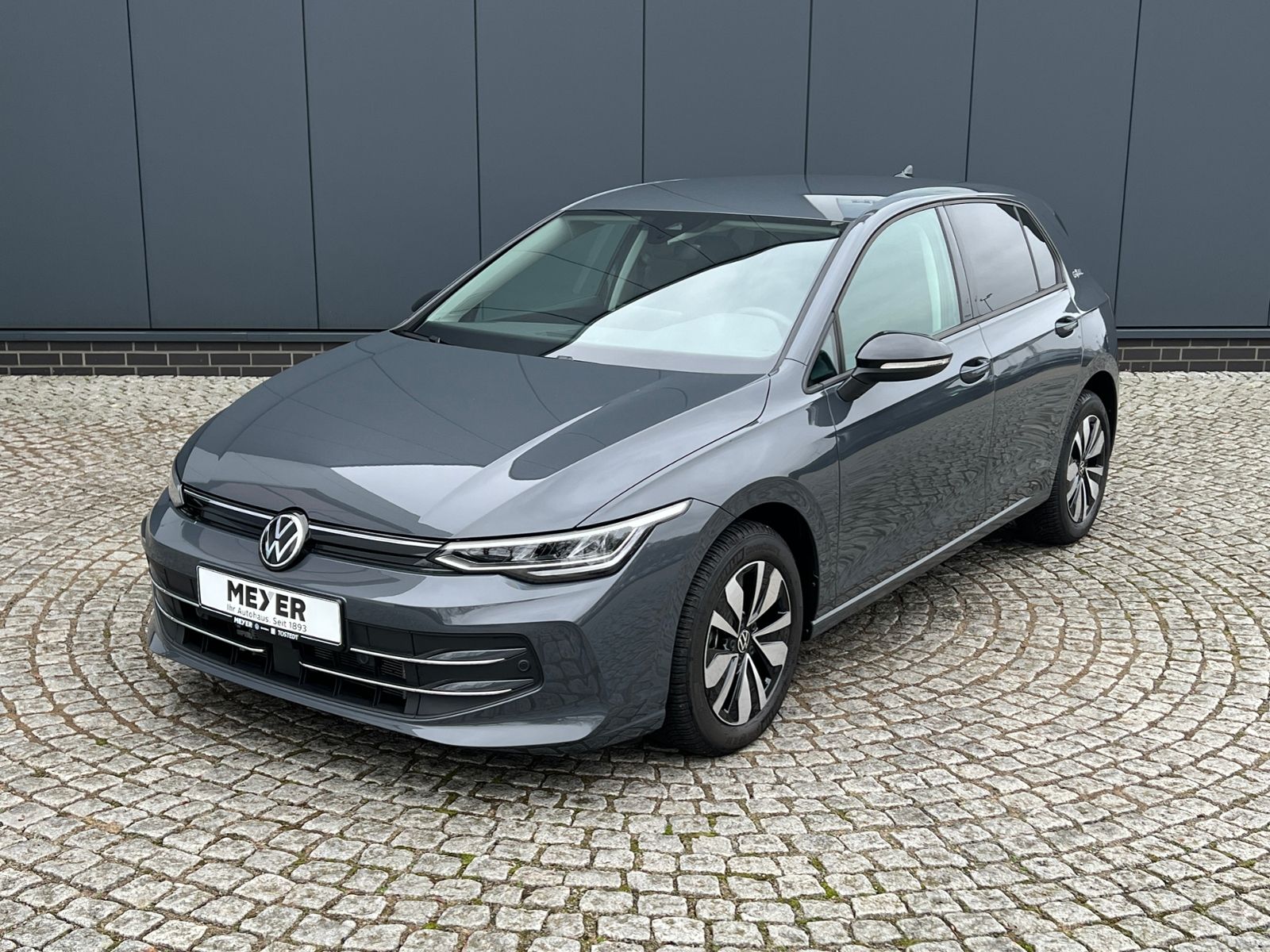 Fahrzeugabbildung Volkswagen Golf VIII GOAL 1.5 TSI *LED, App Connect, 16'-LM