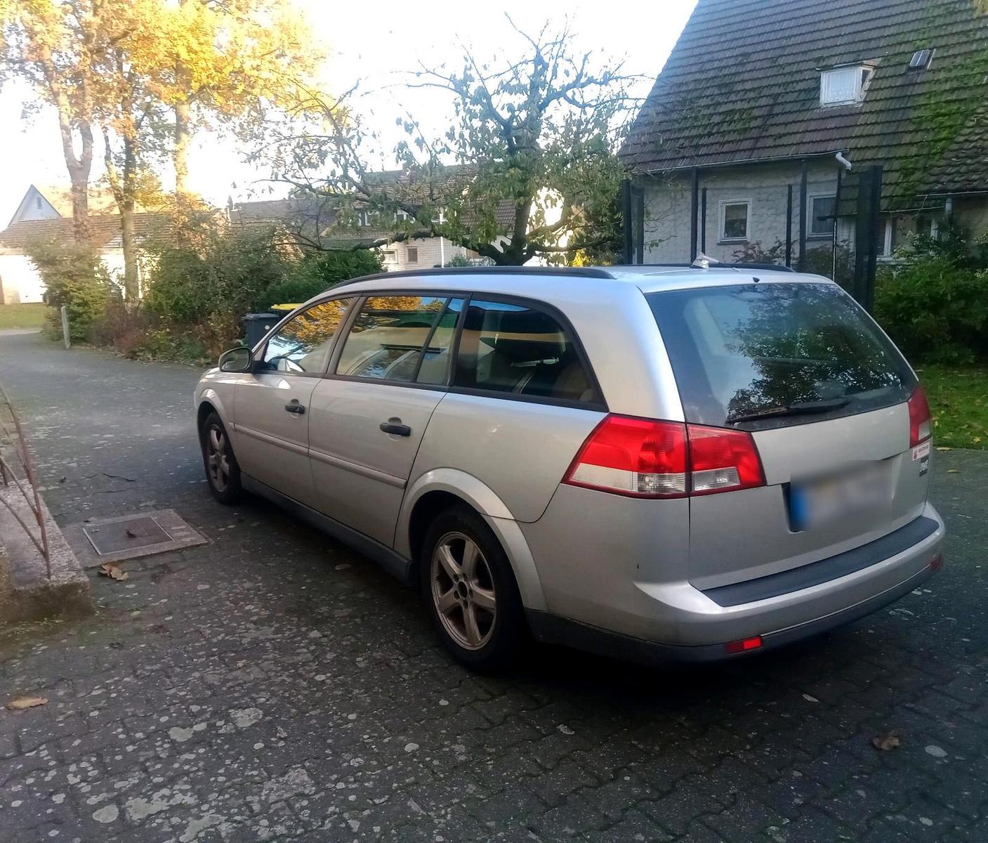 Opel Vectra 2006 — rear view