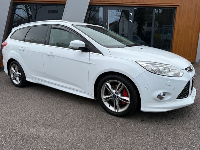 Ford Focus Turnier Titanium SPORTPAKET*1HAND*RFK*