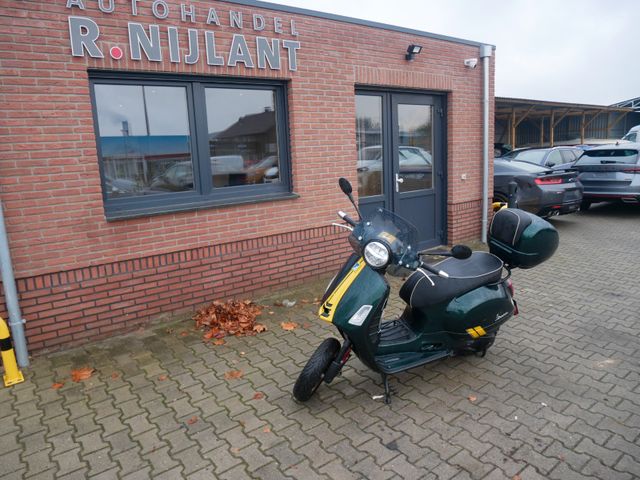 Vespa GTS 300 SUPER RACING  SIXTIES