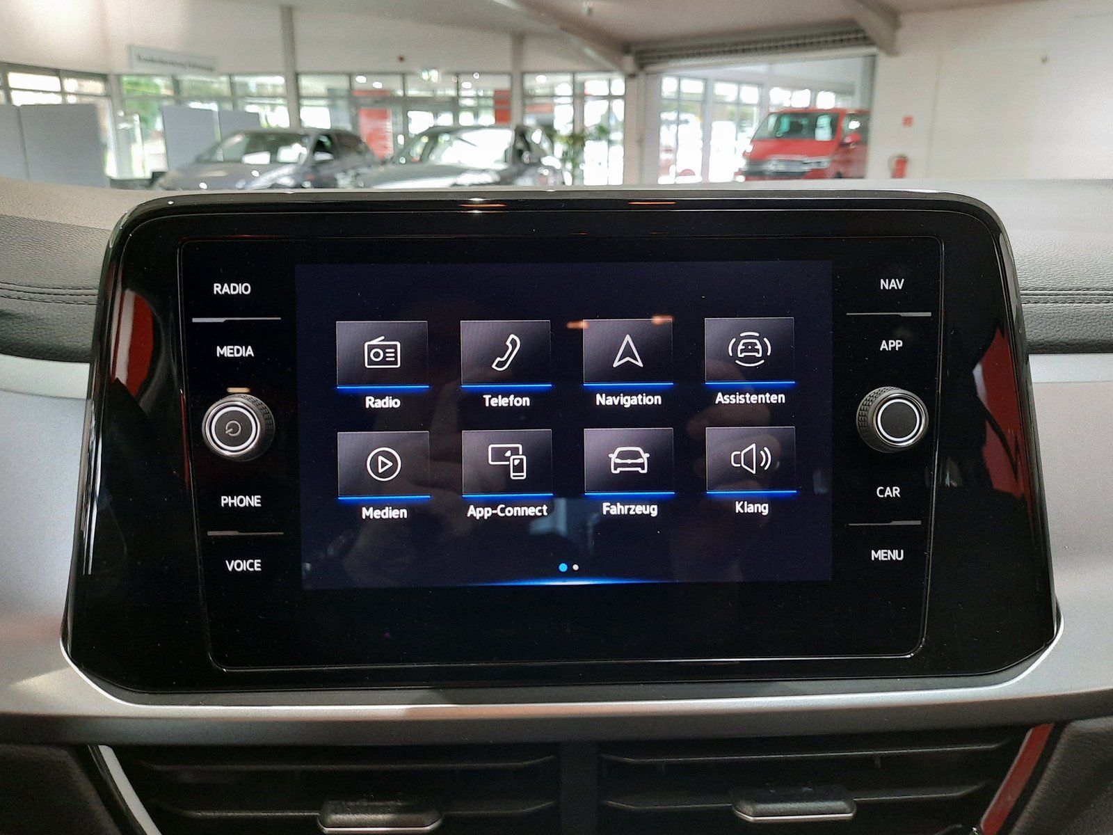 Fahrzeugabbildung Volkswagen T-Roc Life TSI DSG *Cam*LED*Sitzhzg*PDC*ACC*APP*