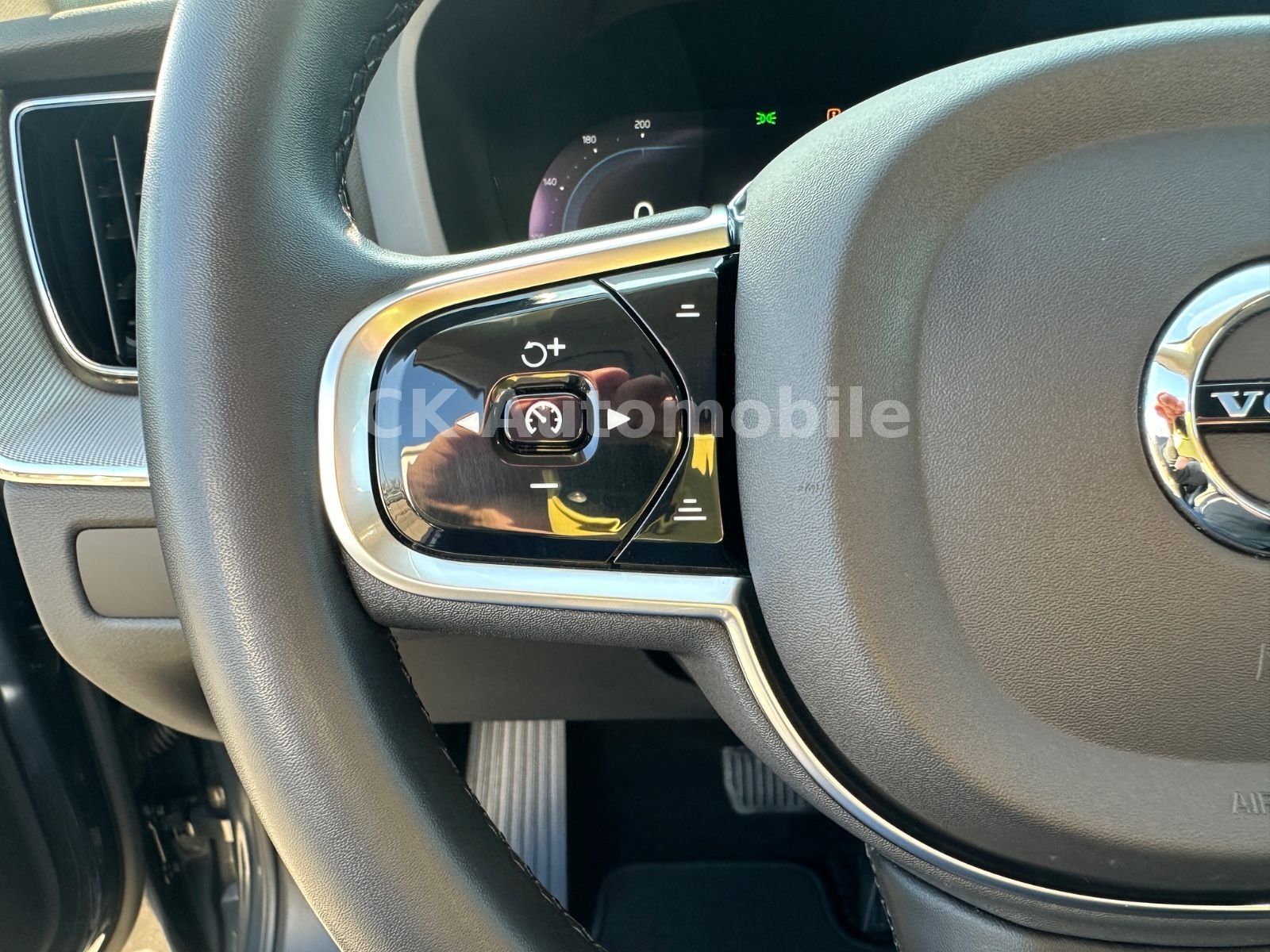 Fahrzeugabbildung Volvo XC60 T6 Plus Bright Recharge AWD/Navi/Pano/AHK