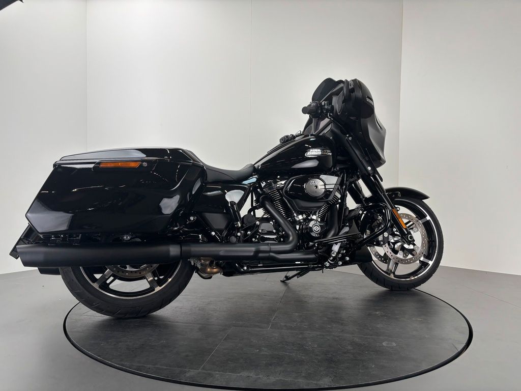 Fahrzeugabbildung Harley-Davidson STREET GLIDE FLHX *NEUWERTIGER ZUSTAND*