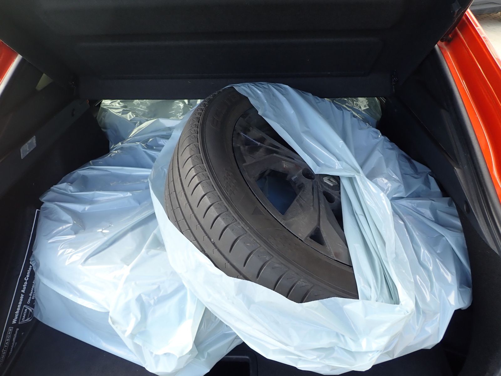 Fahrzeugabbildung Renault Arkana TCe 140 EDC R.S.LINE/AUTOMATIK/NAVI/BOSE/