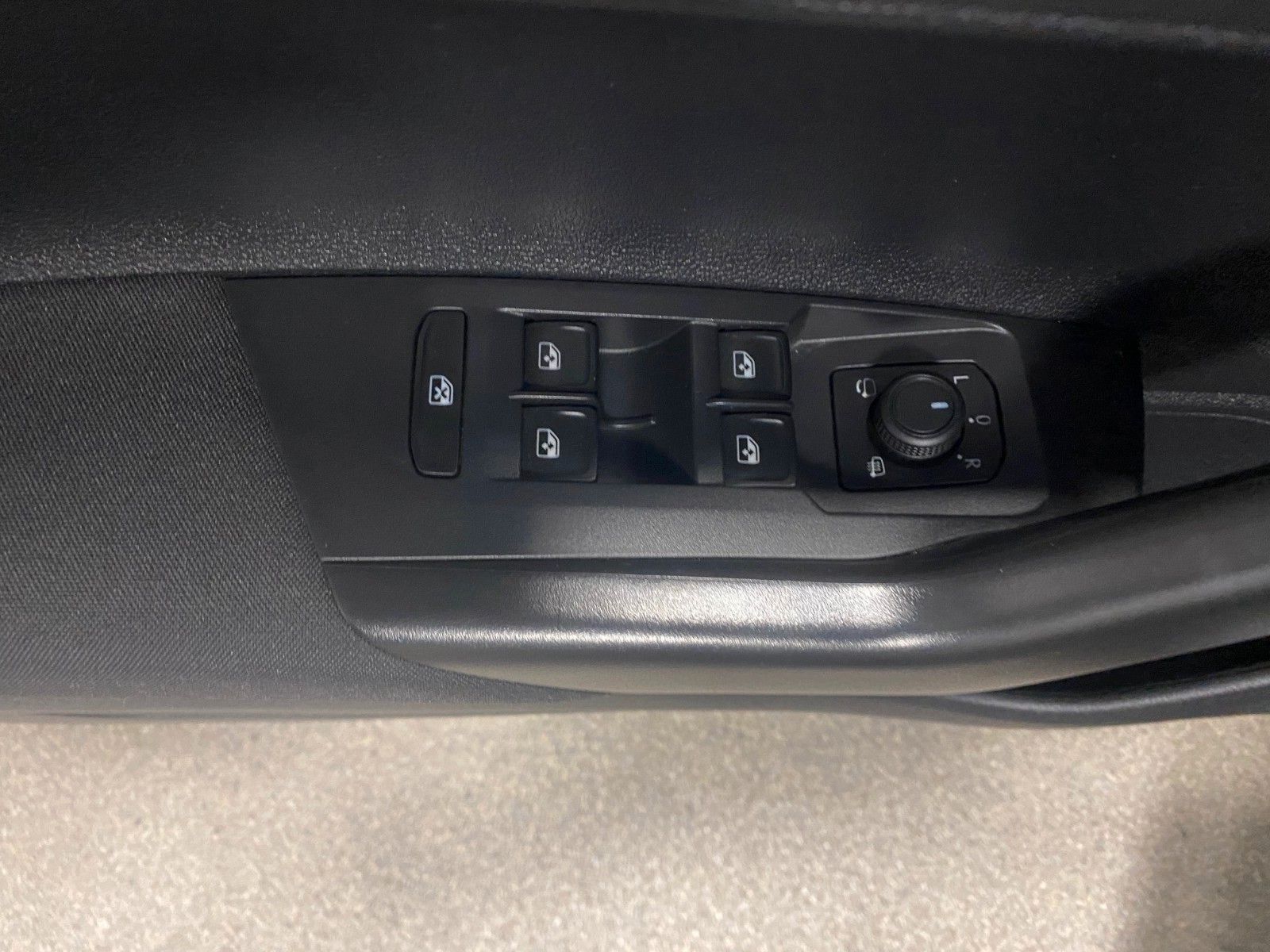 Fahrzeugabbildung Volkswagen Polo 1.0 TSI 70kW DSG Life+LED+APP CONNECT+NAVI+