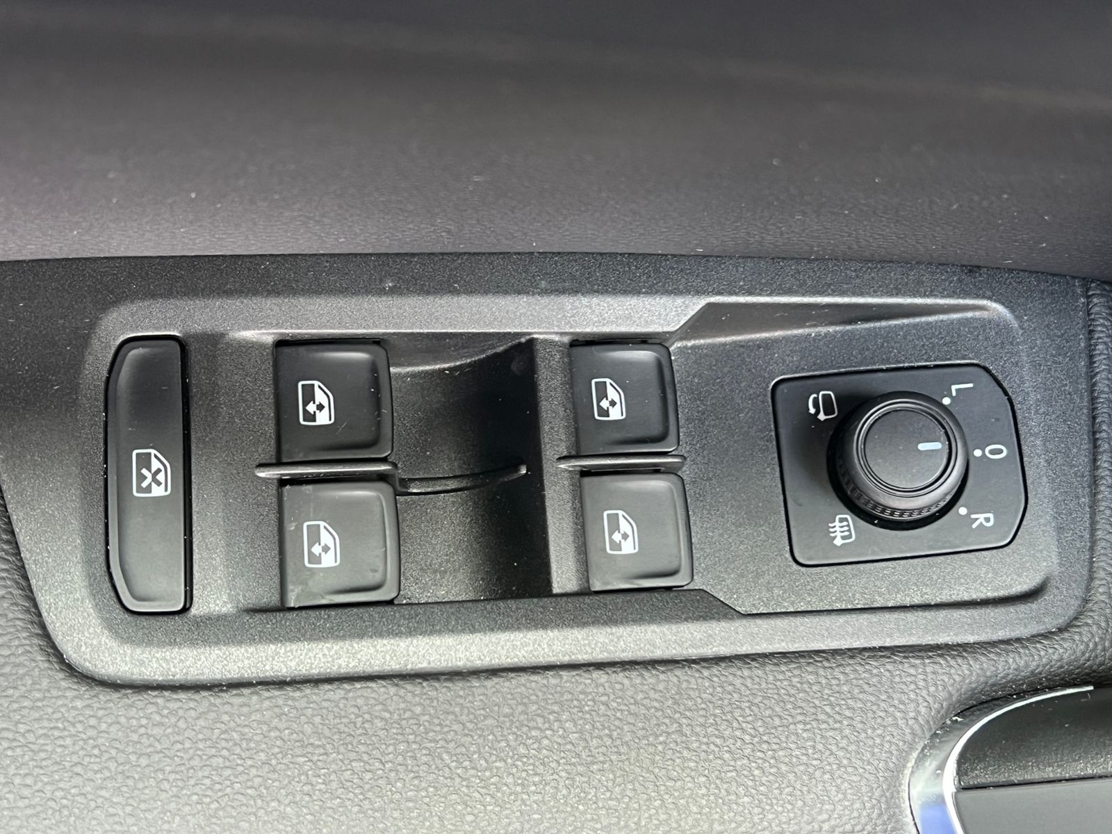 Fahrzeugabbildung Volkswagen Touran GOAL 2.0 TDI DSG *AHK, IQ.Light, ACC, Kam