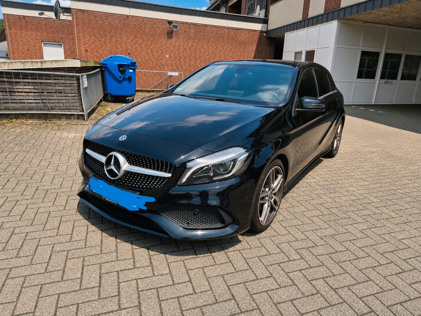 MERCEDES-BENZ A 180 AMG Line AMG Line