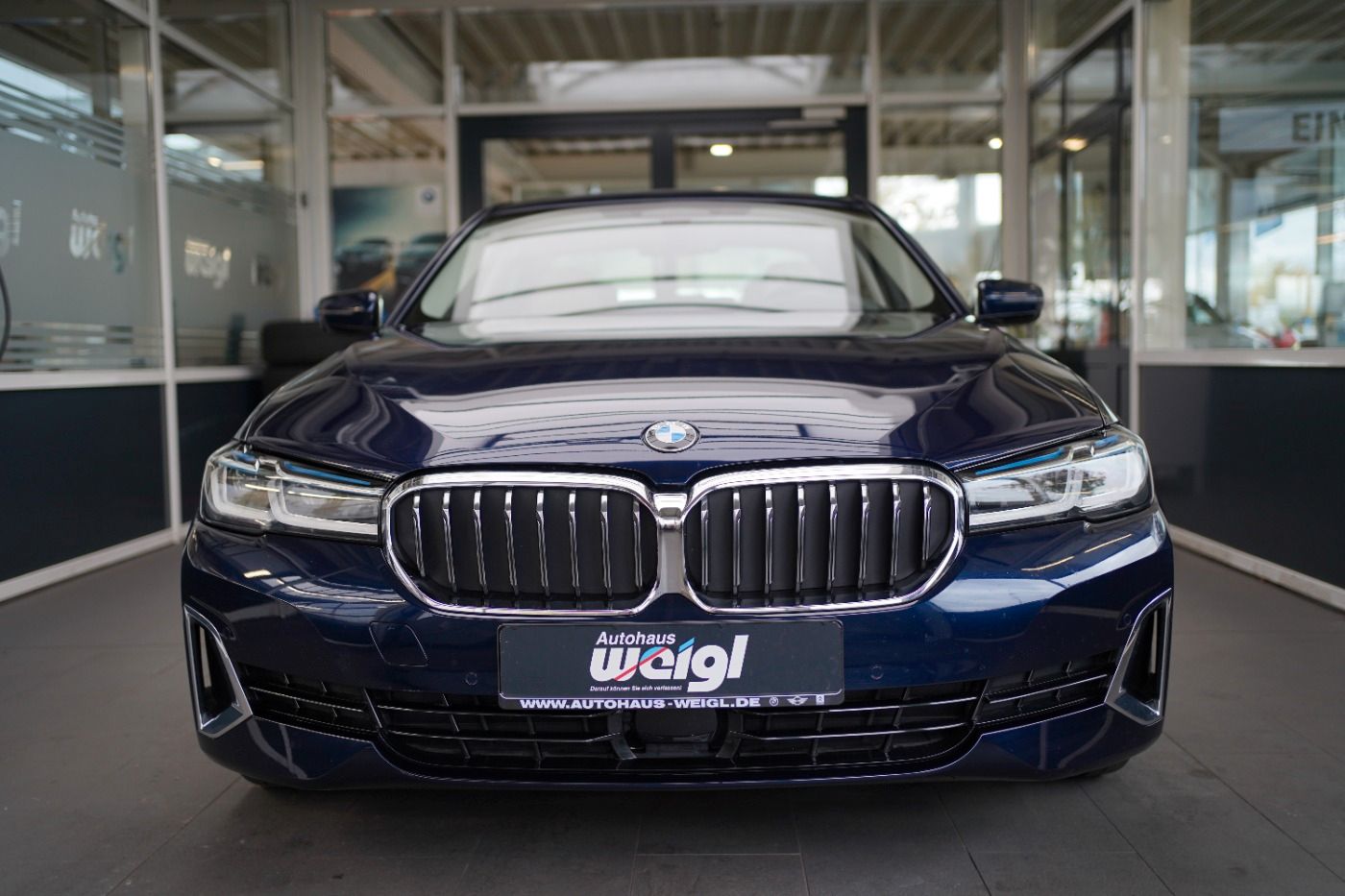 Fahrzeugabbildung BMW 530i xDrive Luxury Line +Komfortsitze+Laserlicht