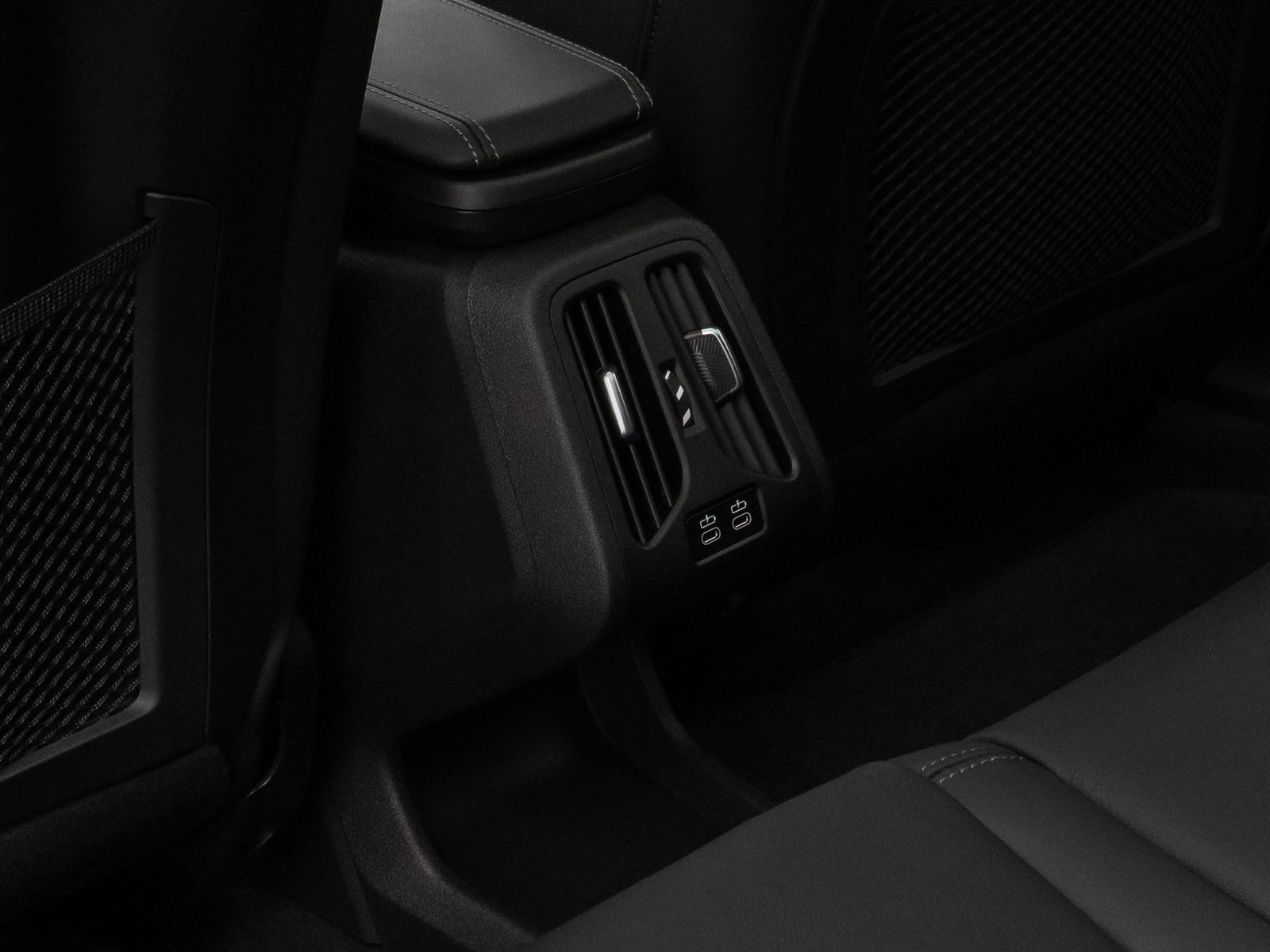 Fahrzeugabbildung BMW iX1 xD30 M Sport Pro Panorama 360°HUD DAB H/K