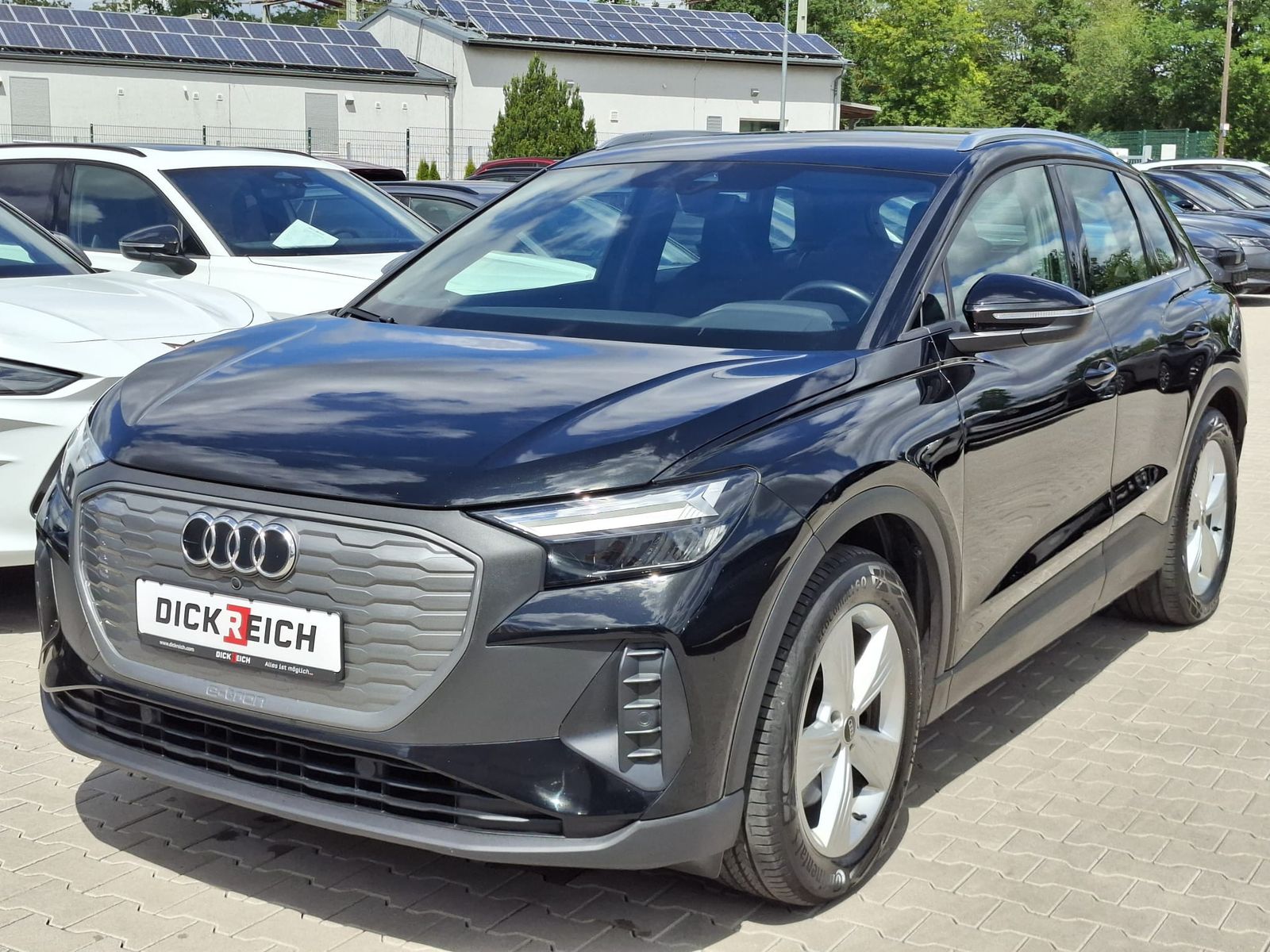 Fahrzeugabbildung Audi Q4 e-tron 40 AHK*LED*19"ALU*SHZ*SPORTSITZE*94,4%
