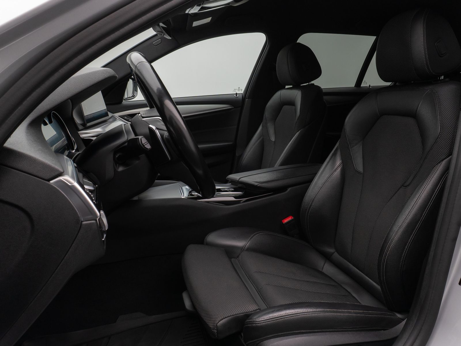 Fahrzeugabbildung BMW 520d  Sport Line HUD HiFi PDC Alarm DisplayKey