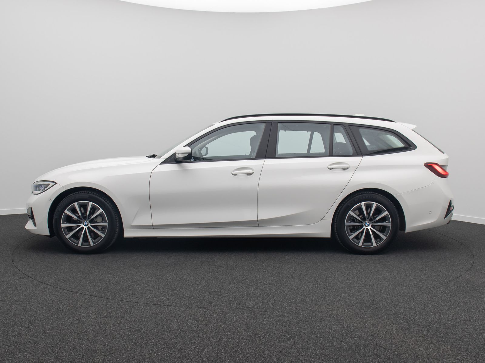 Fahrzeugabbildung BMW 330i AHK Kamera DAB Laser Panorama M Sport HIFi