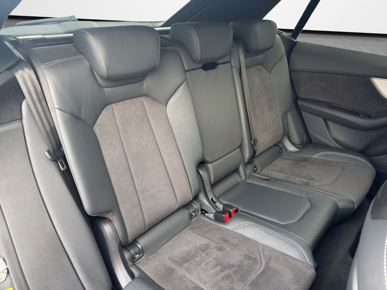 Fahrzeugabbildung Audi Q8 50 TDI SLINE SPORT PANO LED MATRIX 23" TOTW