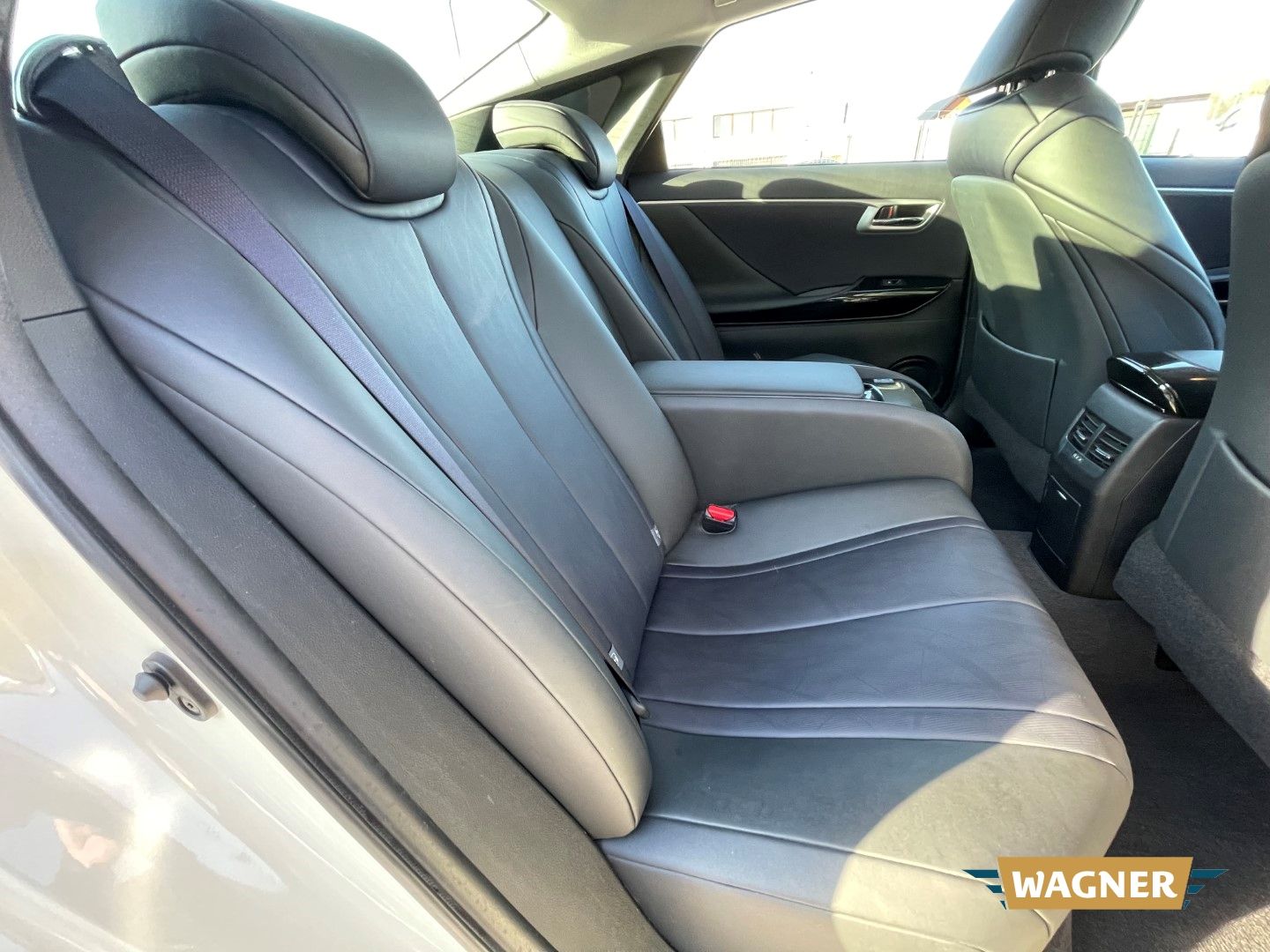 Fahrzeugabbildung Toyota Mirai FuelCell Wasserstoff Automatik Leder