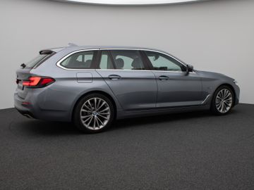 Fahrzeugabbildung BMW 530e xD Pano Kamera DAB HiFi Adapt. Fahrwerk 19"
