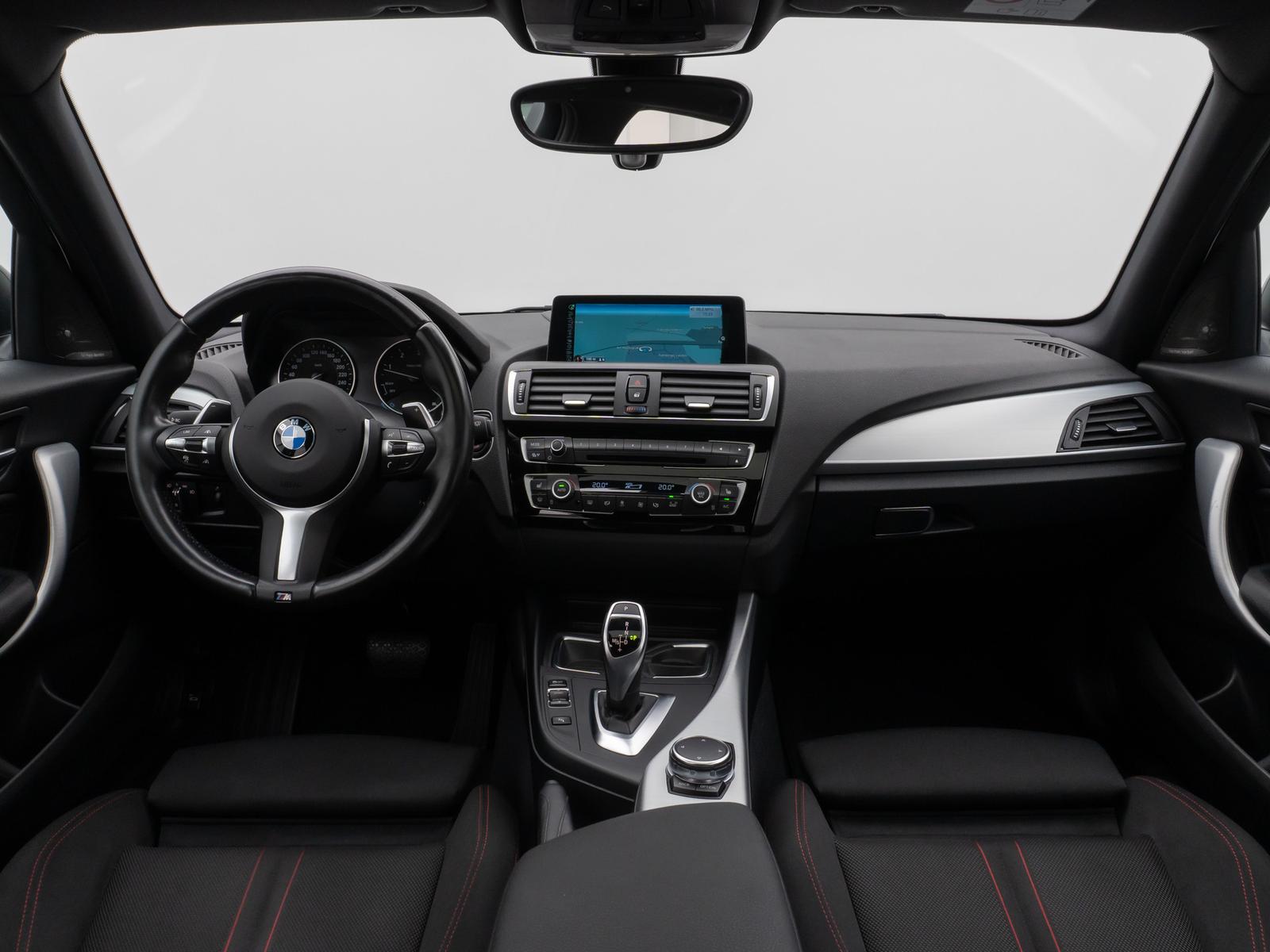 BMW 120d xD Sport Line Glasdach H/K PDC LED Komfort