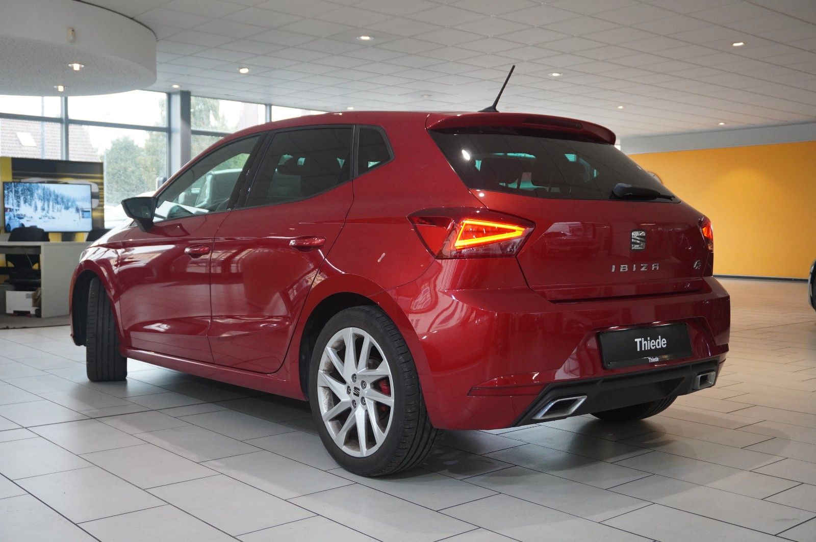 Fahrzeugabbildung SEAT Ibiza 1.0 TSI FR SPORT NAVI/LED/VIRTU./SHZ/TEMP.