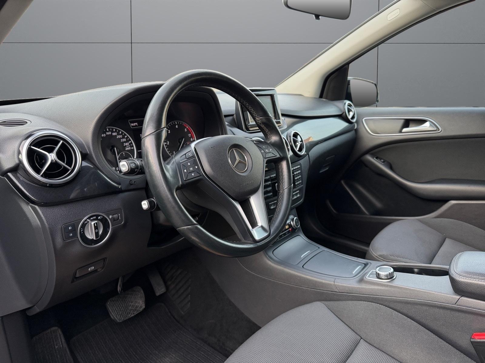 Mercedes-Benz B 180 Sports Tourer, AHK