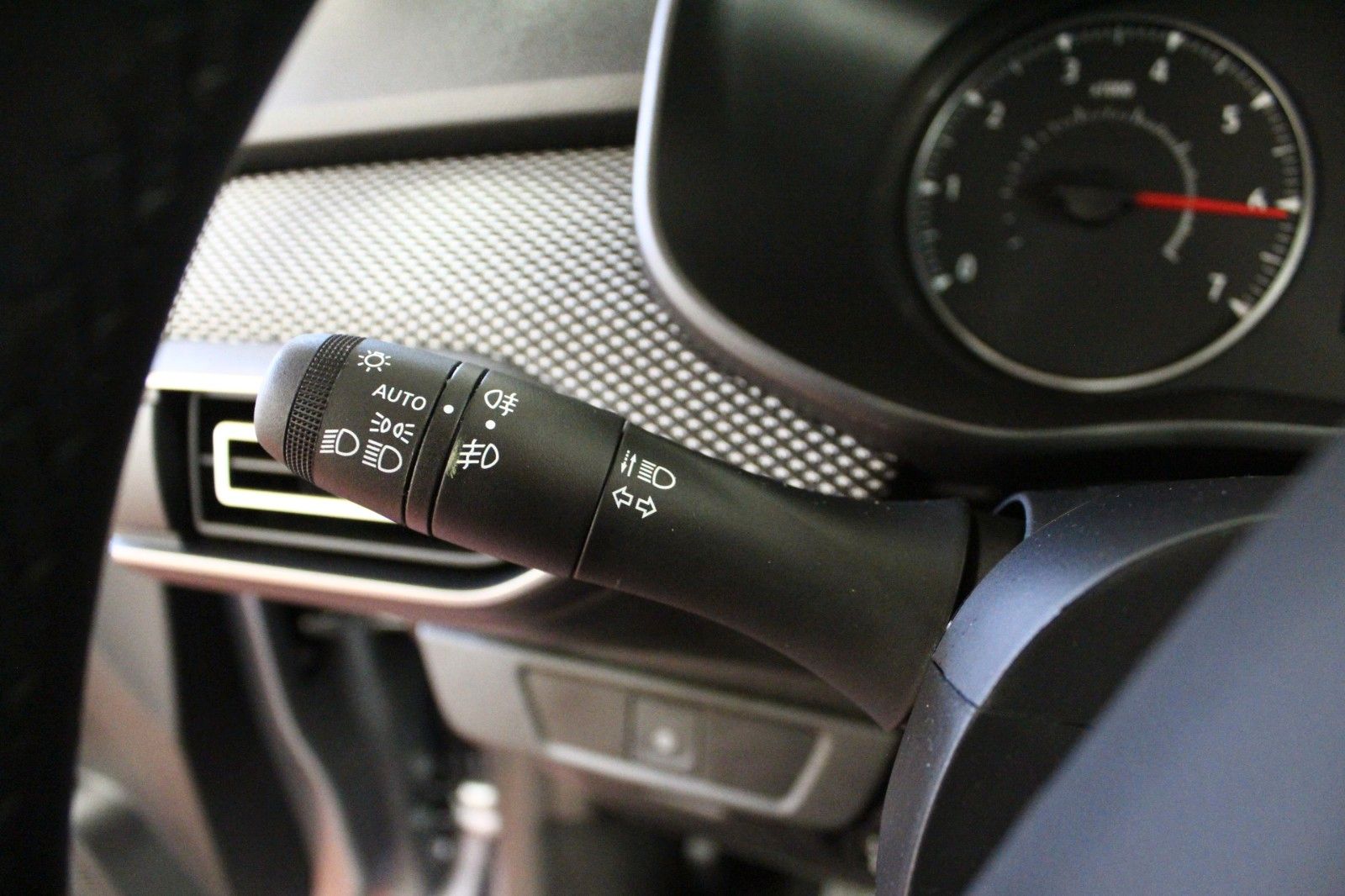 Fahrzeugabbildung Dacia Sandero TCe 90 auto Expression #15622