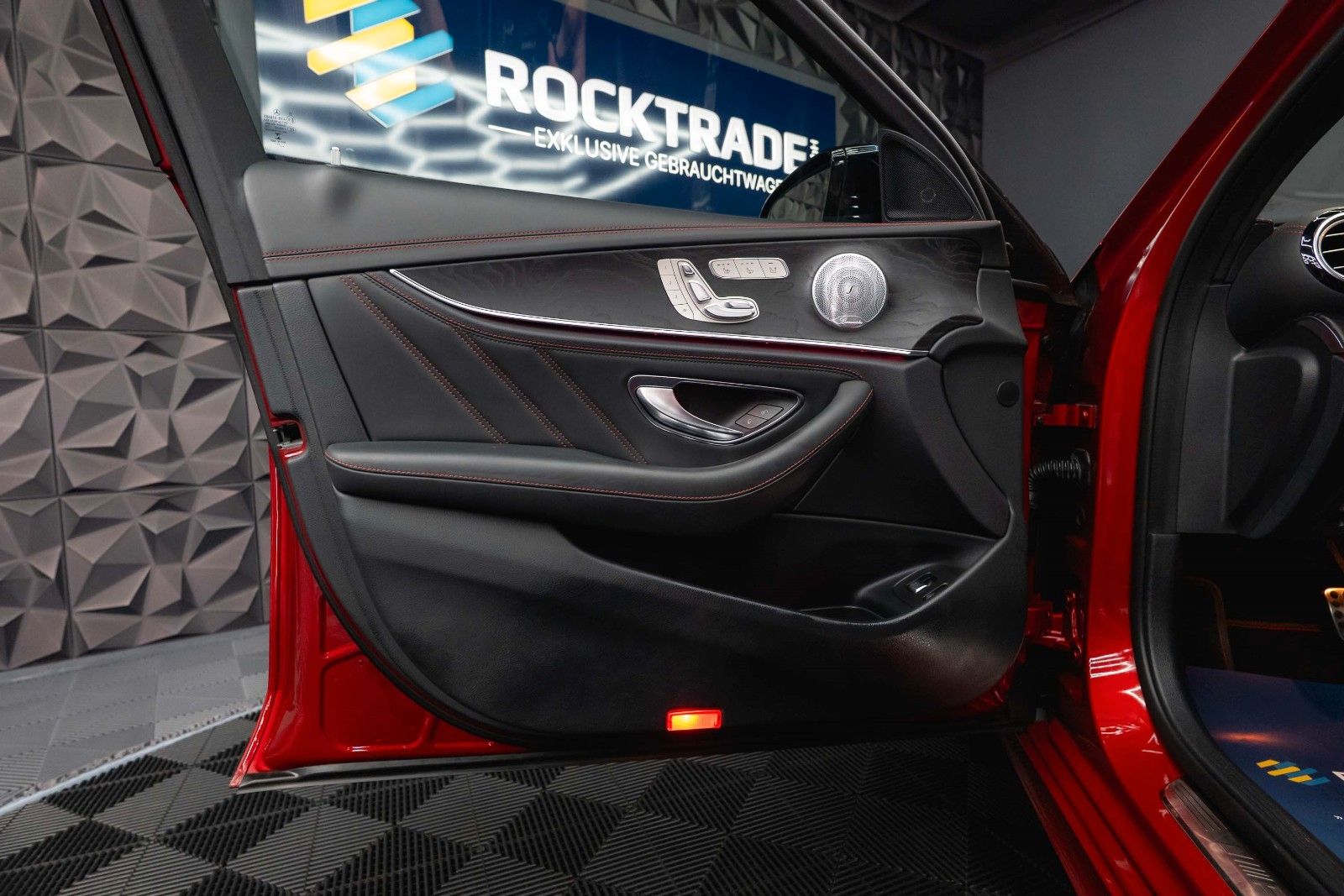 Fahrzeugabbildung Mercedes-Benz E 43 AMG 4Matic Night-Paket *Airmatic*ACC*Pano*