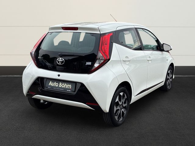 Toyota Aygo x-play club KameraKlimaAppleCarPlayTemp