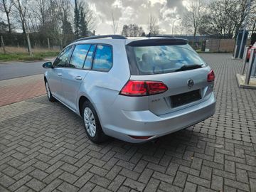 Volkswagen Golf - 4