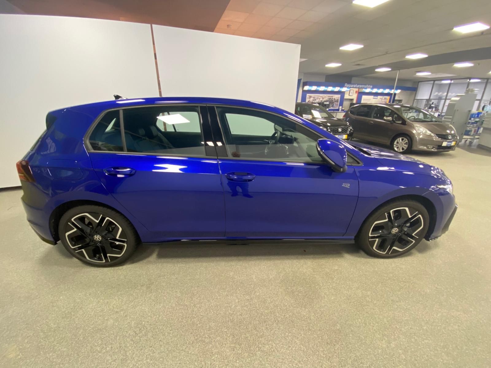 Fahrzeugabbildung Volkswagen Golf 1.5 eTSI R-Line DSG+ACC+360°+HUD+HARMAN KAR