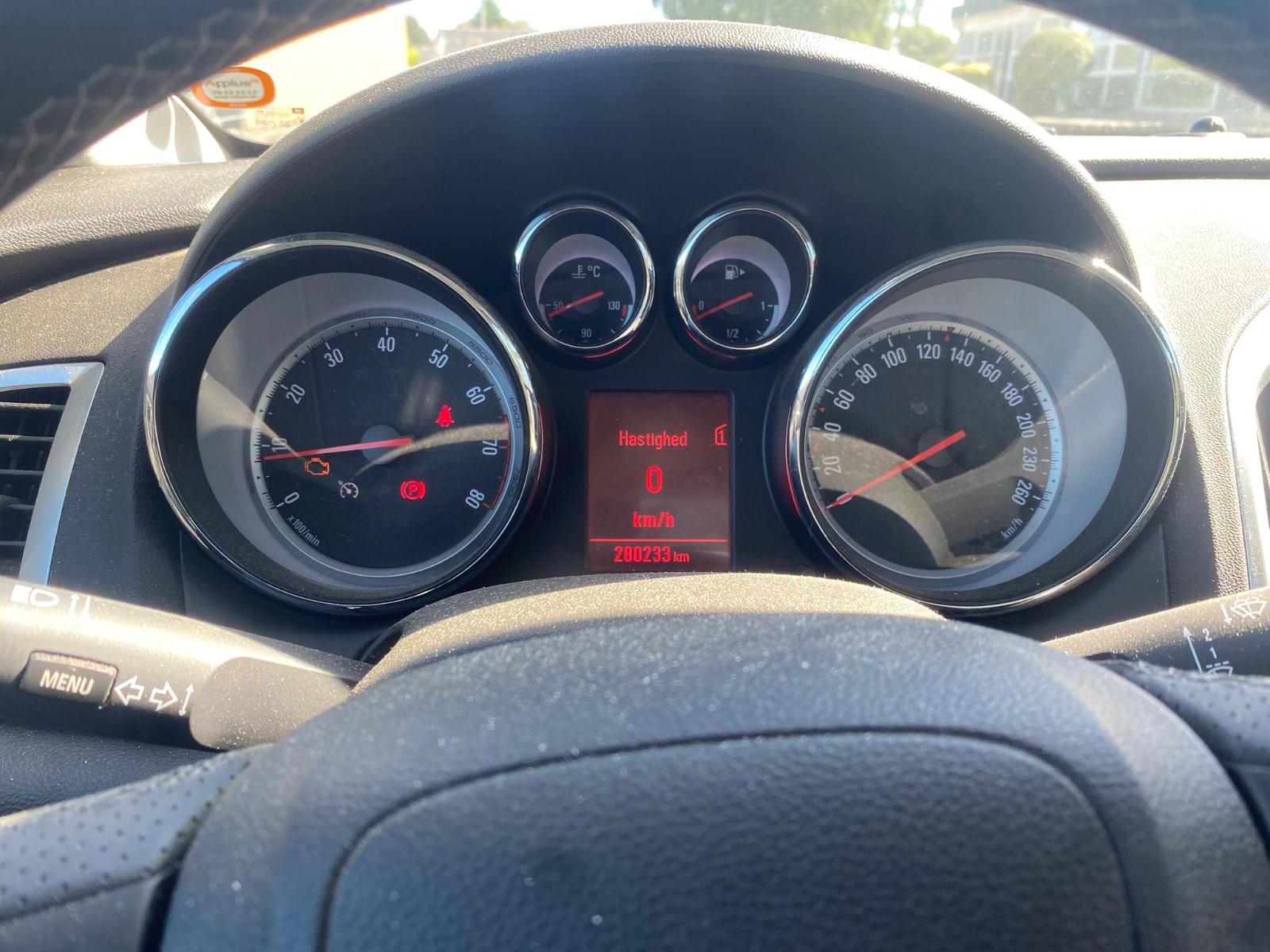 Opel Astra 2012 — photo 9