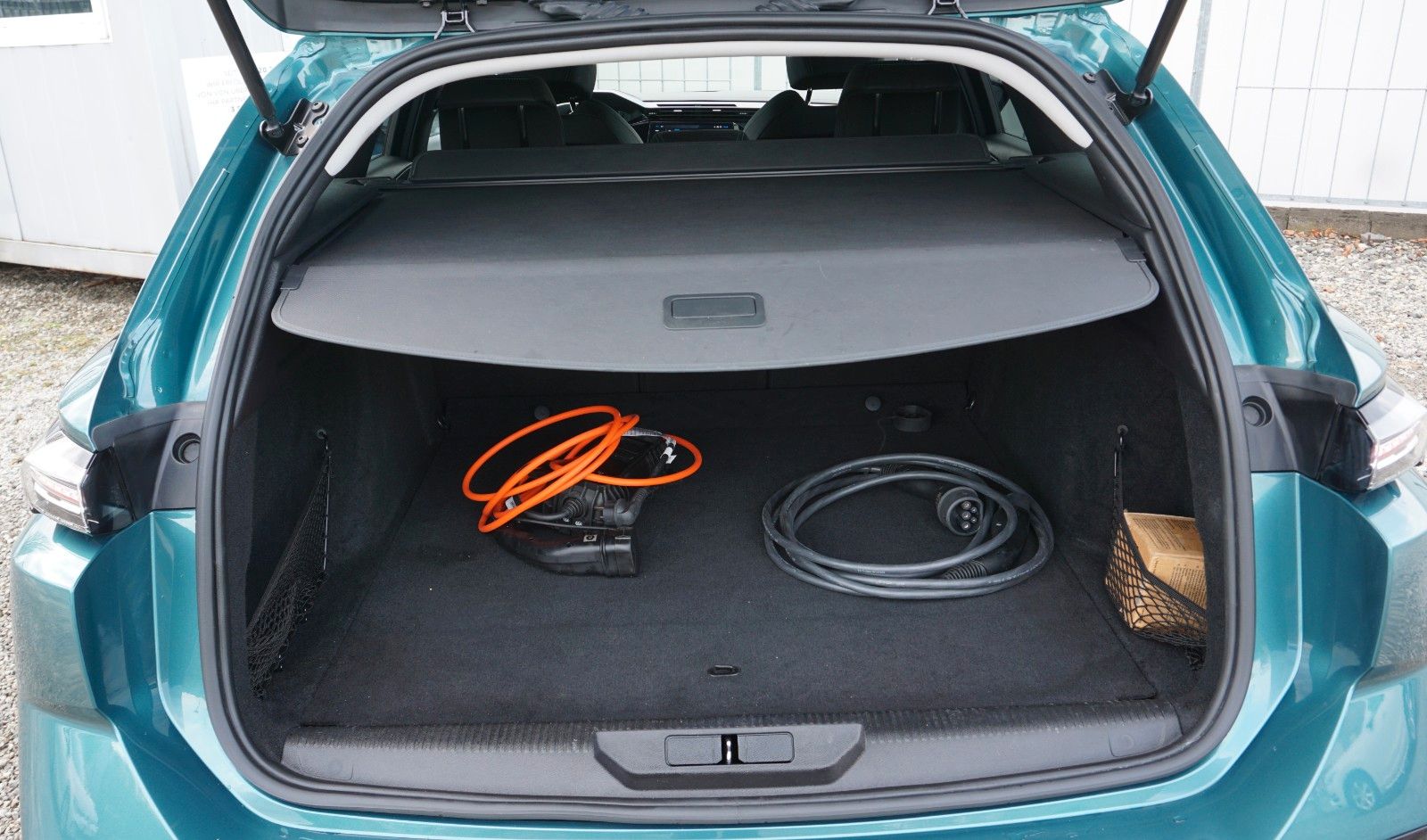 Fahrzeugabbildung Peugeot 308 SW Hybrid 180 Allure T.Leder,Navi,LED,SH,Kam