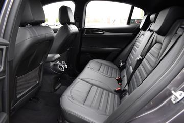 Alfa-Romeo Stelvio - 12
