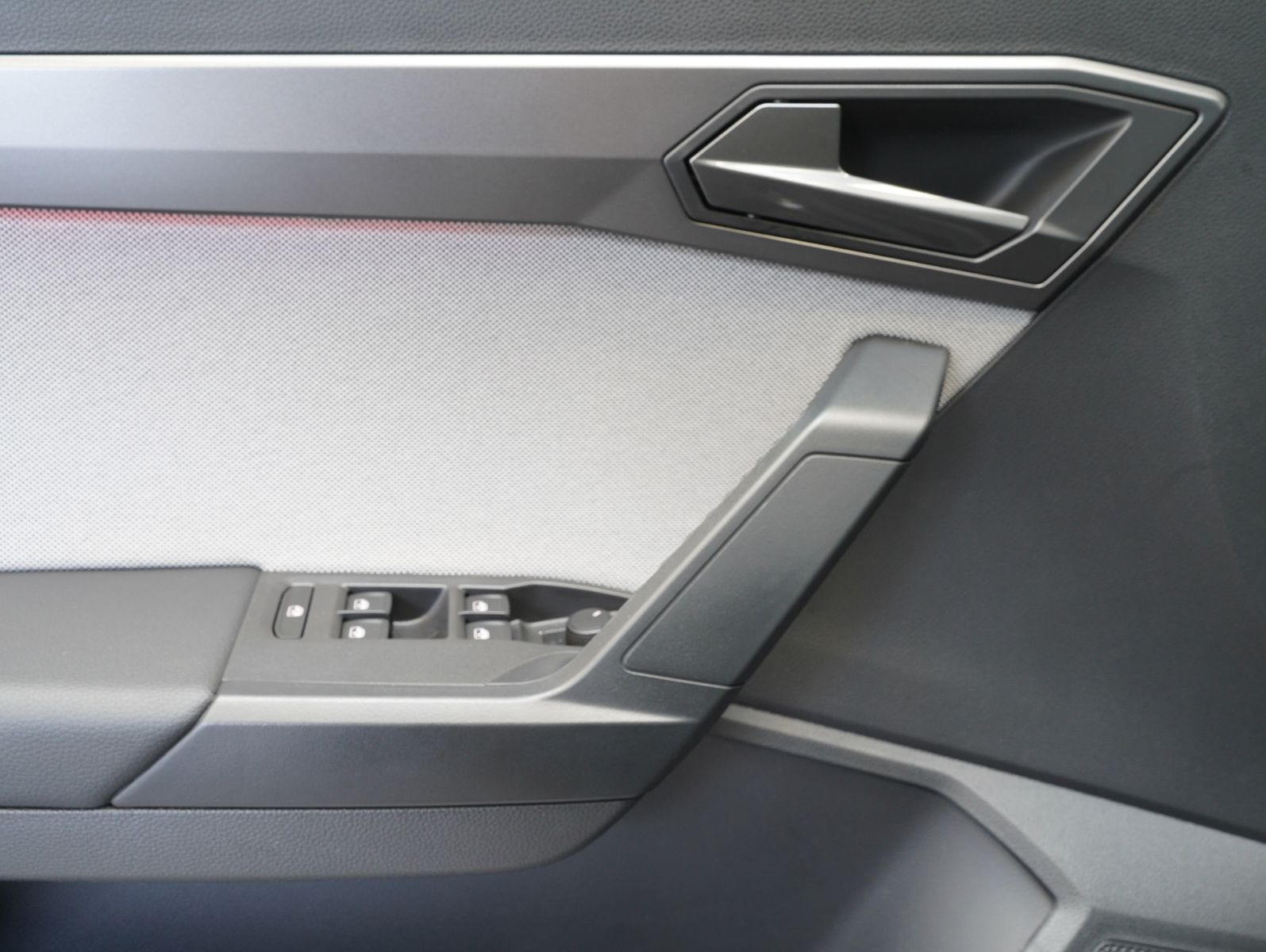 Fahrzeugabbildung SEAT Arona 1.5 TSI 110 kW FR Black Edition