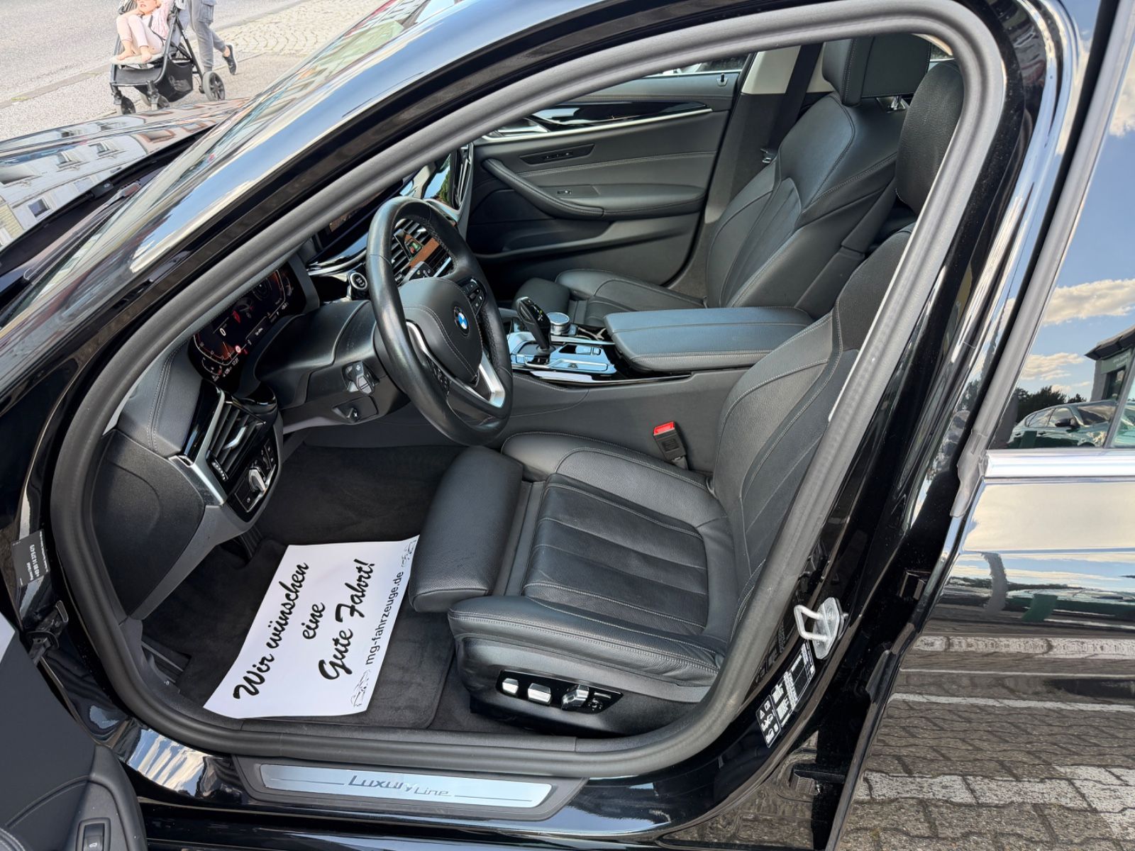 Fahrzeugabbildung BMW 520d Touring xDrive Luxury Line LASER PANO HUD