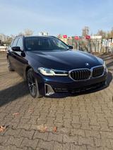 BMW 530i Touring Luxury AHK H/K,HUD,8 Fach - BMW 530 in Bochum
