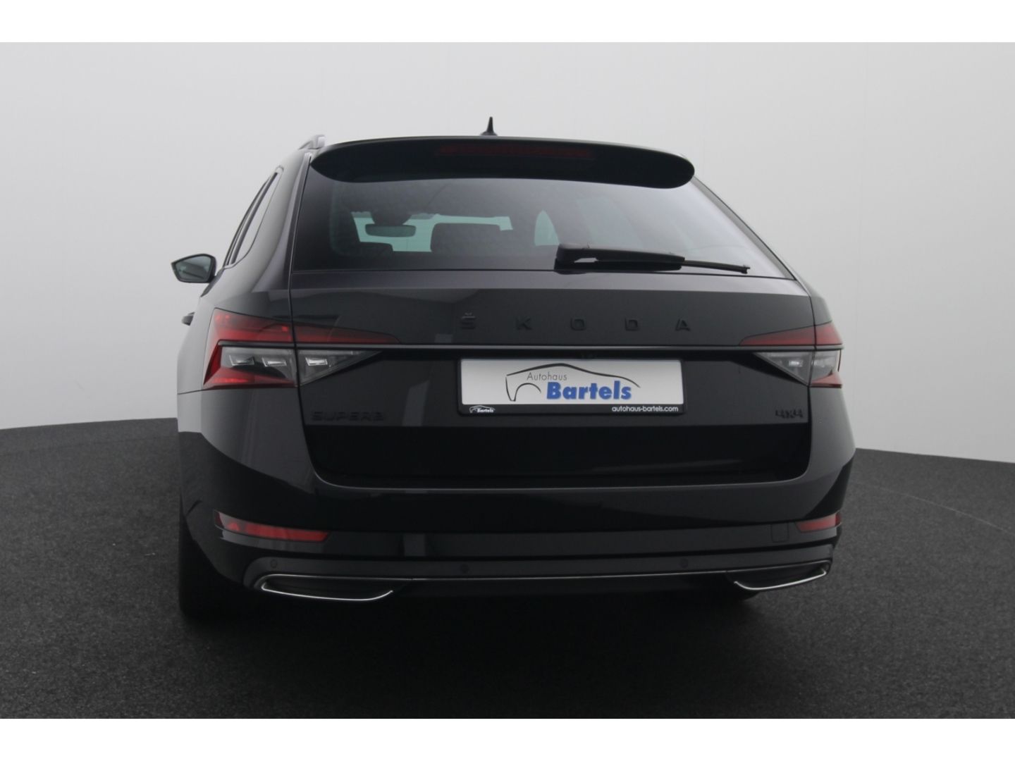 Fahrzeugabbildung SKODA Superb Combi SportLine 4x4 Digi Cockpit 360 Kame