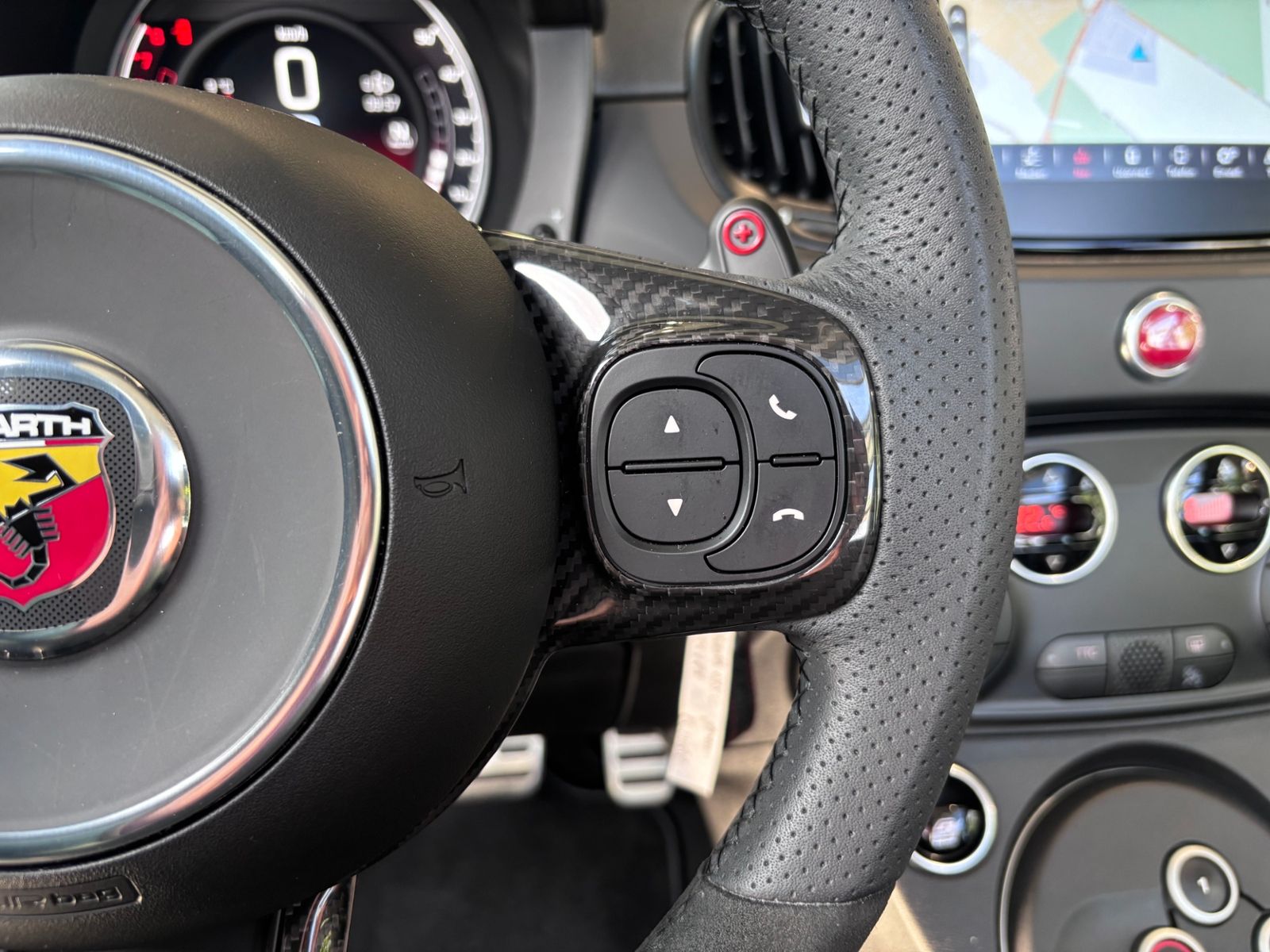 Fahrzeugabbildung Abarth 695C Automatik KLIMA NAV BEATS LEDER SHZ