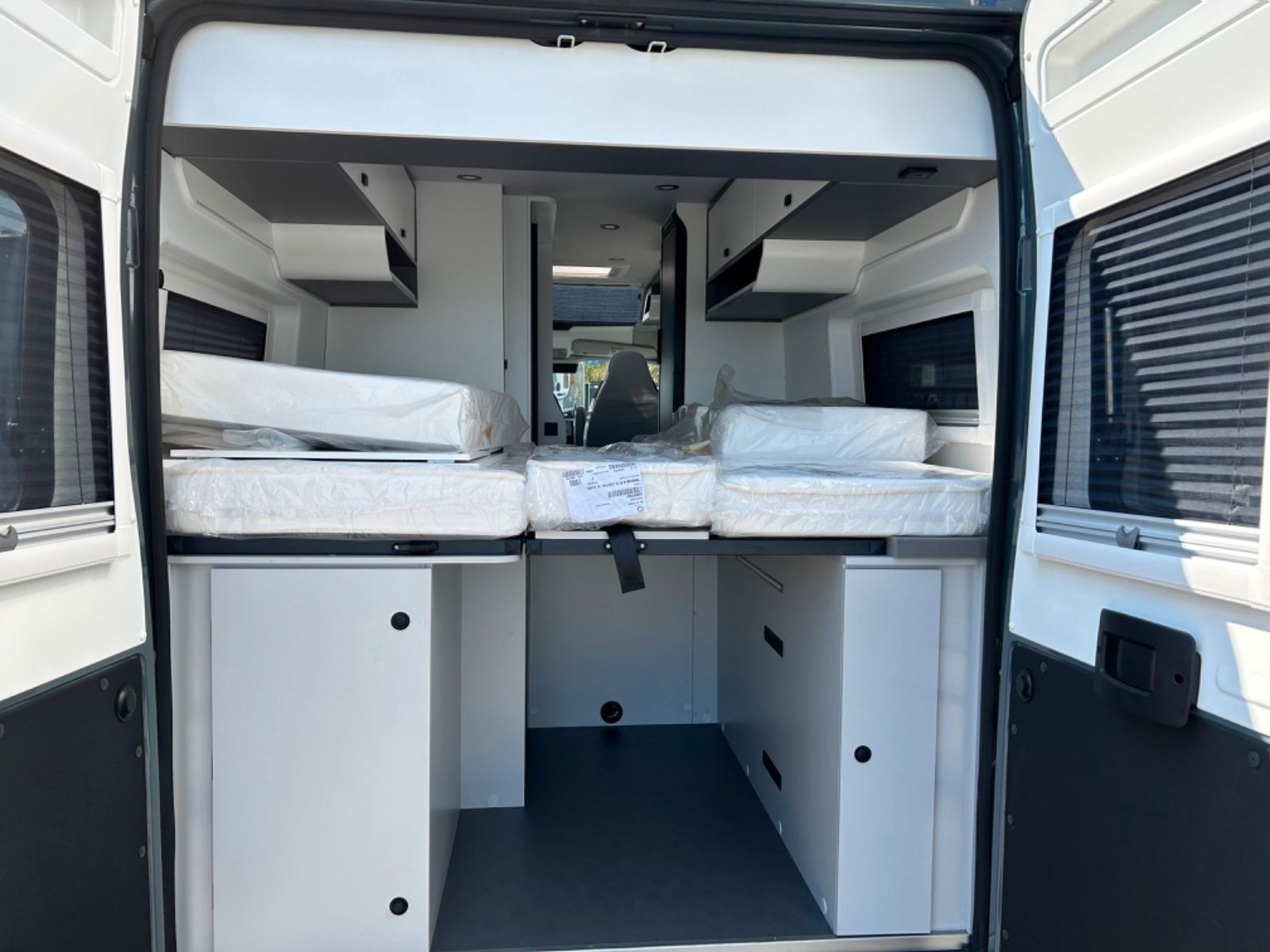 Fahrzeugabbildung Mooveo VAN 63 EB Prestige Autom. Solar Markise Combi 4D