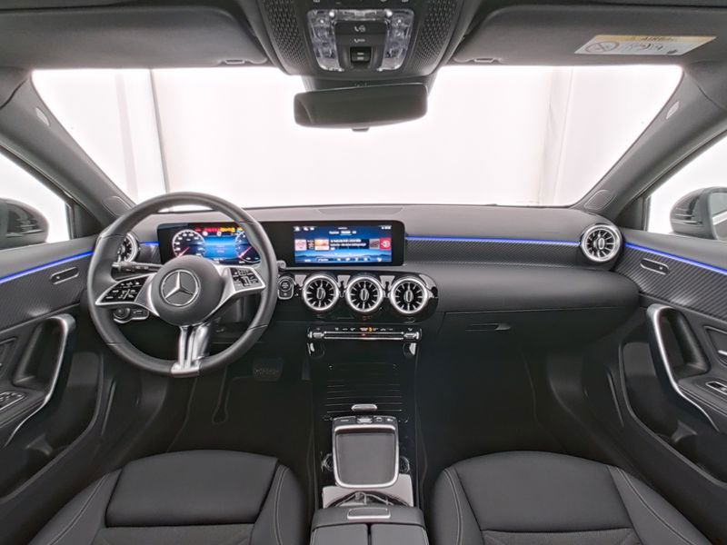 Fahrzeugabbildung Mercedes-Benz A 200 PROGRESSIVE+PANORAMA+LHZ+LED+KEYL+AMBIENTE