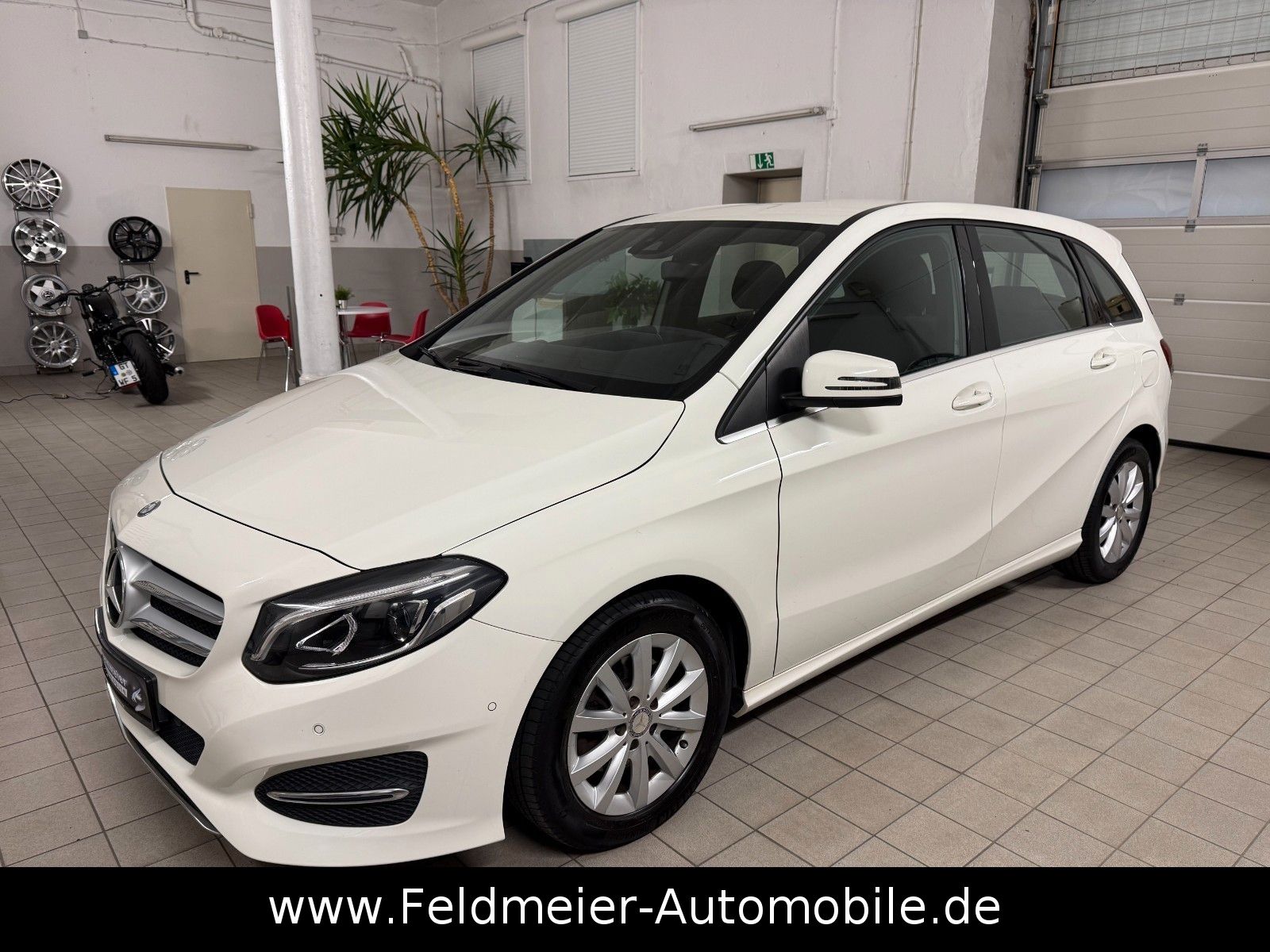 MERCEDES-BENZ B 180*Parktronic*LED-Scheinwerfer*Sitzheiz*Navi*