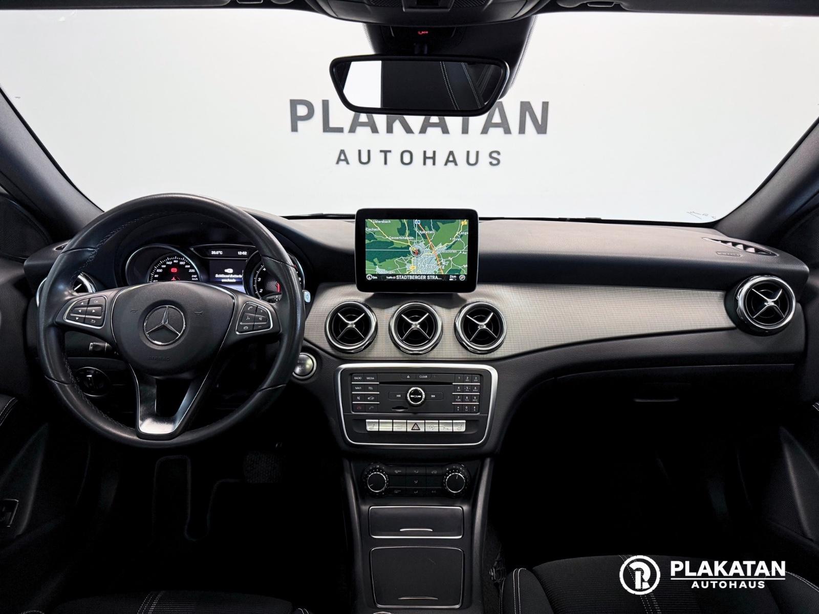 Mercedes-Benz GLA 200 AMG Night Packet Panorama Memory