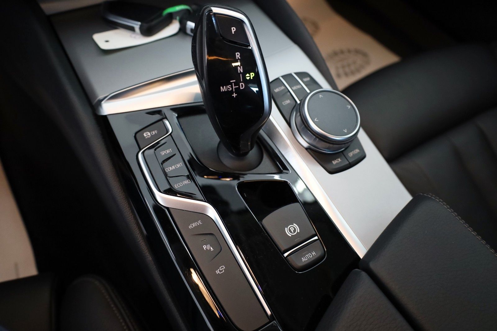 Fahrzeugabbildung BMW 530 e Lim.,Leder,Navi,LED,360Kamera,SH,ACC