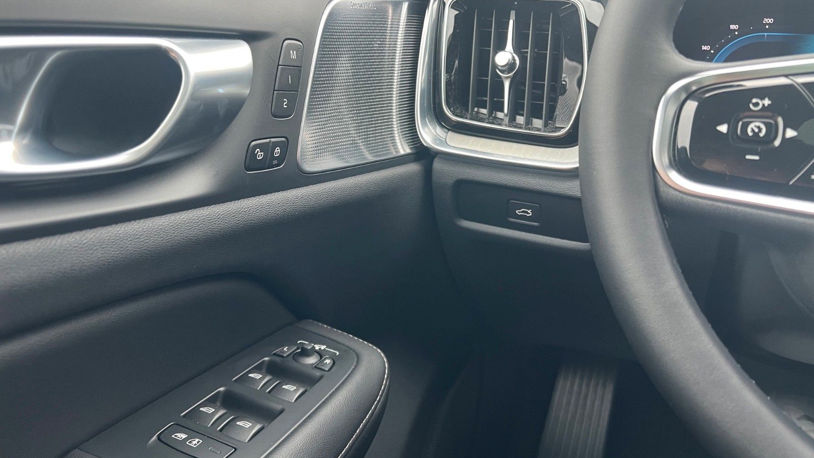 Fahrzeugabbildung Volvo V60 B4 CC Ultimate AWD*B&W*360°*SH*Massage*